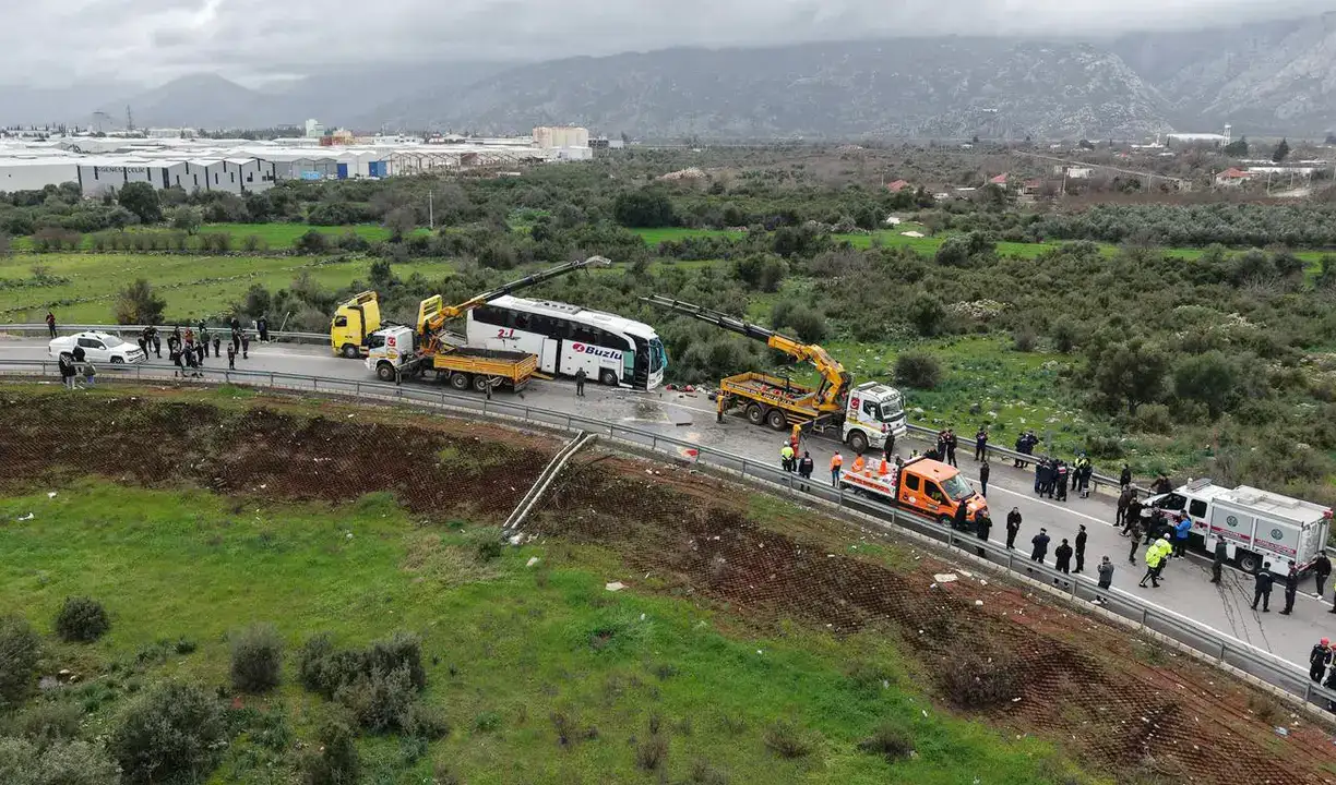 Antalya’da Yolcu Otobüsü Faciası: 10 Ölü, 24 Yaralı 48
